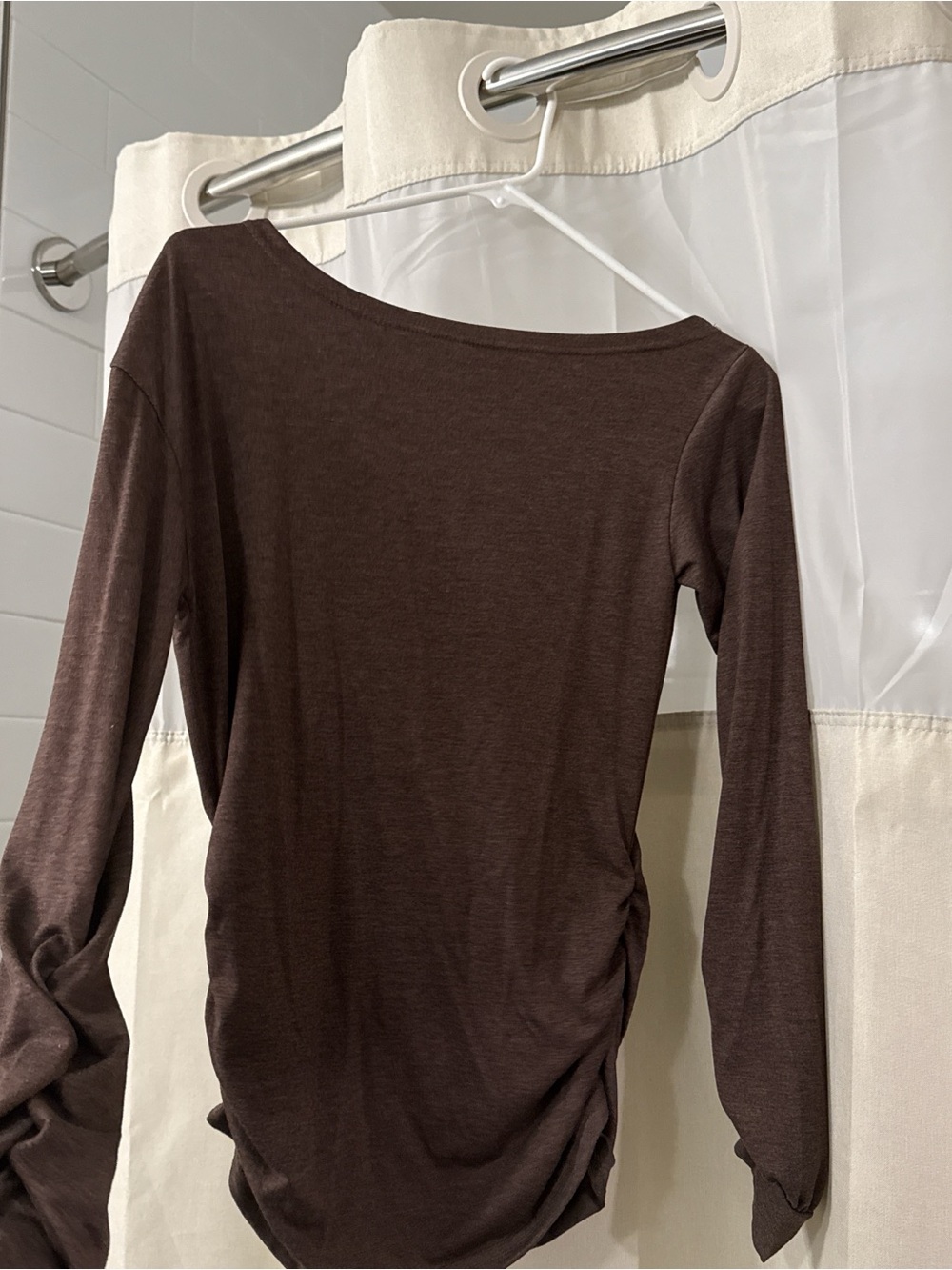 Women’s Long Sleeve Scoop Neck Top in Brown